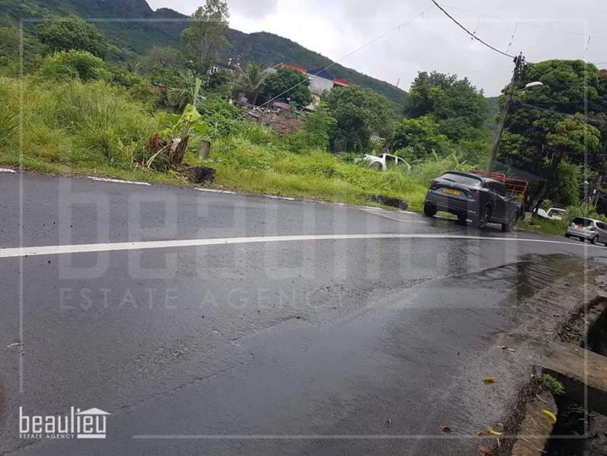 68 perches residential land is for sale in Vallée des Prêtres. - 2 - Land  on Aster Vender