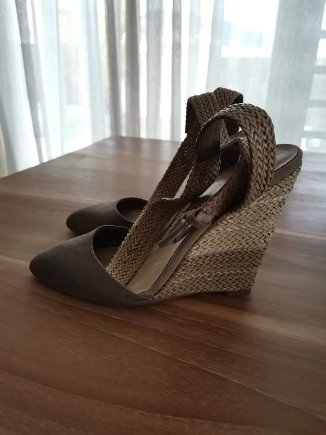 Second Hand Shoes - 0 - Women's shoes (ballet, etc)  on Aster Vender