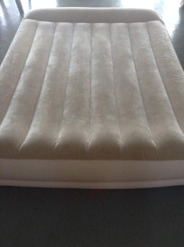 À vendre matelas gonflable on Aster Vender