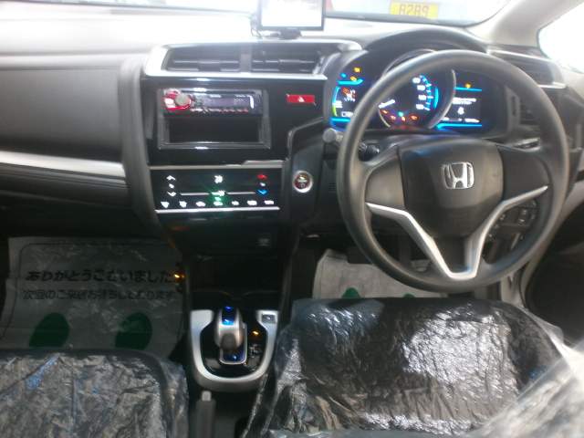 HONDA FIT HYBRID - 4 - Family Cars  on Aster Vender