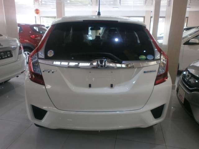 HONDA FIT HYBRID - 2 - Family Cars  on Aster Vender