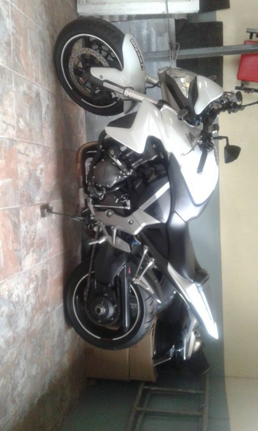 A vendre honda cb1000r tel 57551093 on Aster Vender