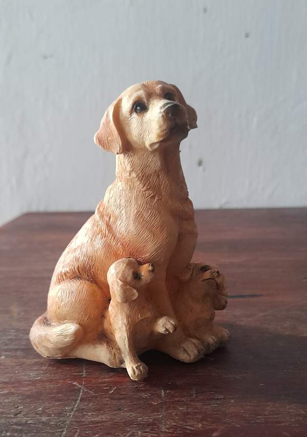 Dog with puppies small figure