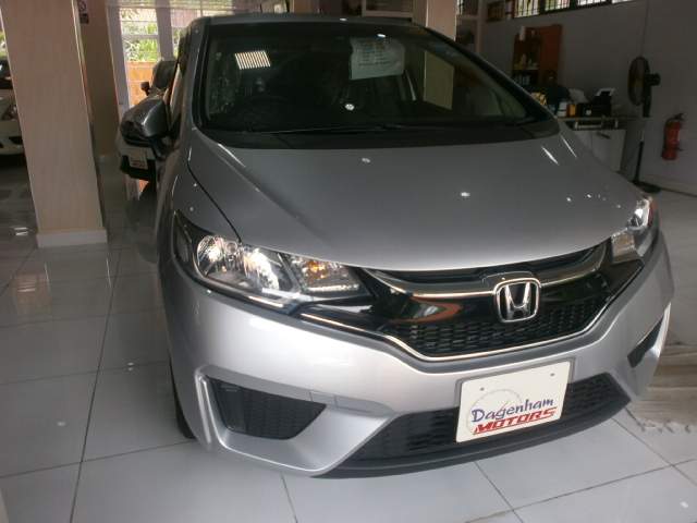 HONDA FIT 2016 silver  - 1 - Family Cars  on Aster Vender