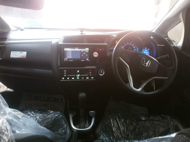 HONDA FIT 2016 silver  - 5 - Family Cars  on Aster Vender