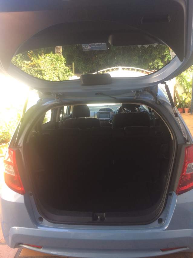 Honda Fit 2012 - 3 - Family Cars  on Aster Vender