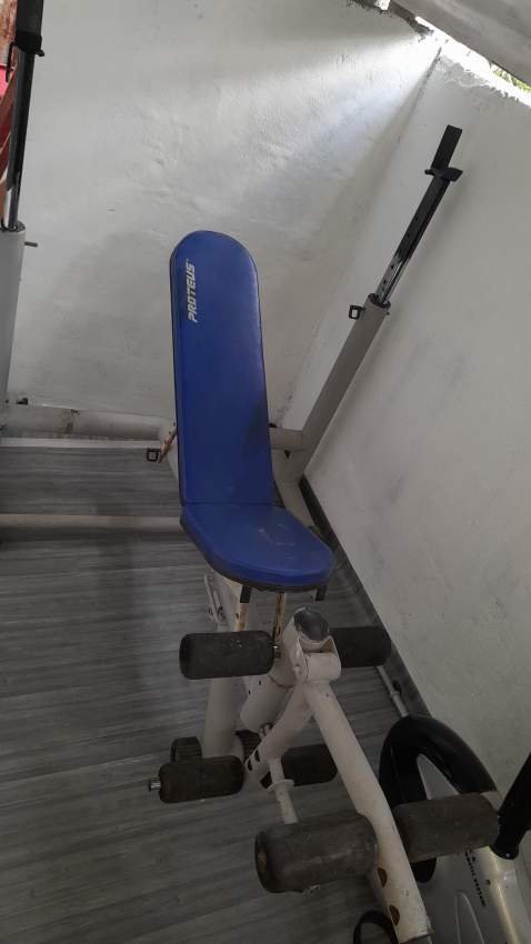 Bench and leg prese on Aster Vender