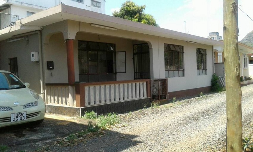 House on sale at Notre dame. on Aster Vender