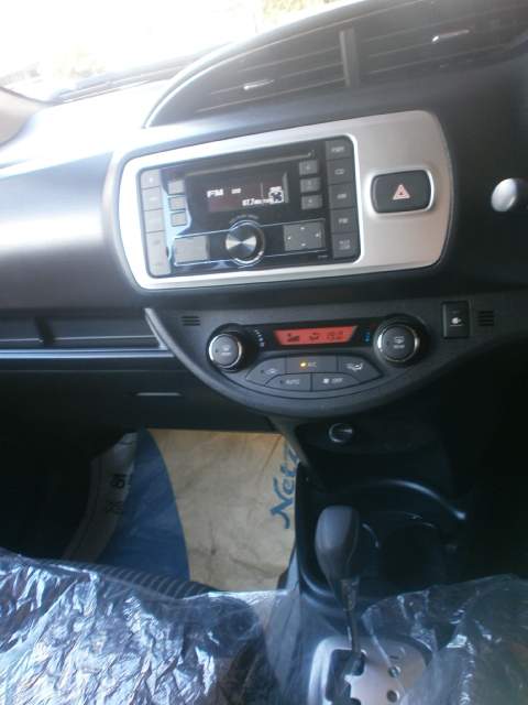 TOYOTA VITZ JEWELA 1320cc - 7 - Family Cars  on Aster Vender