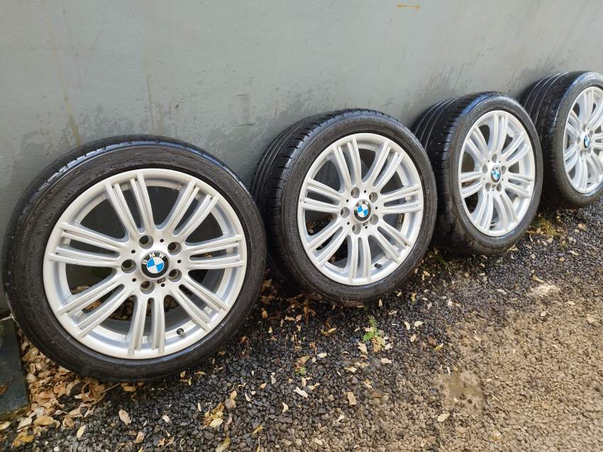 Jantes 17 pouces avec pneus genuine bmw on Aster Vender
