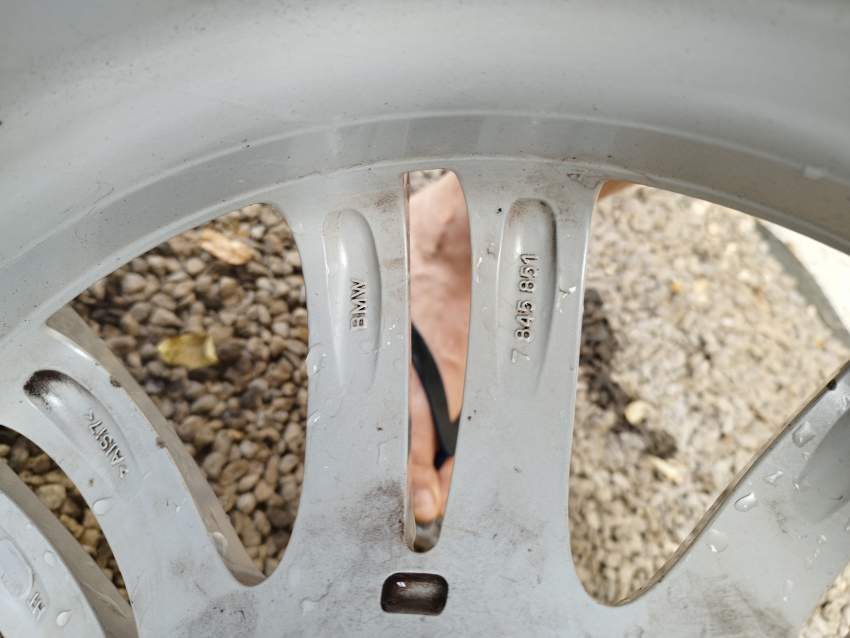 Jantes 17 pouces avec pneus genuine bmw - 1 - Spare Parts  on Aster Vender