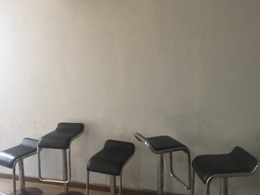 Kitchen stools - Qty 5 on Aster Vender