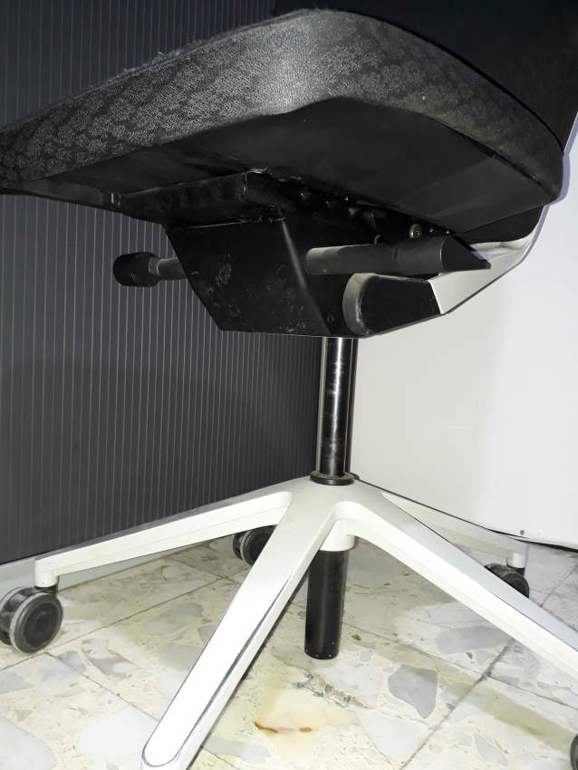 Chaise - 2 - Others  on Aster Vender