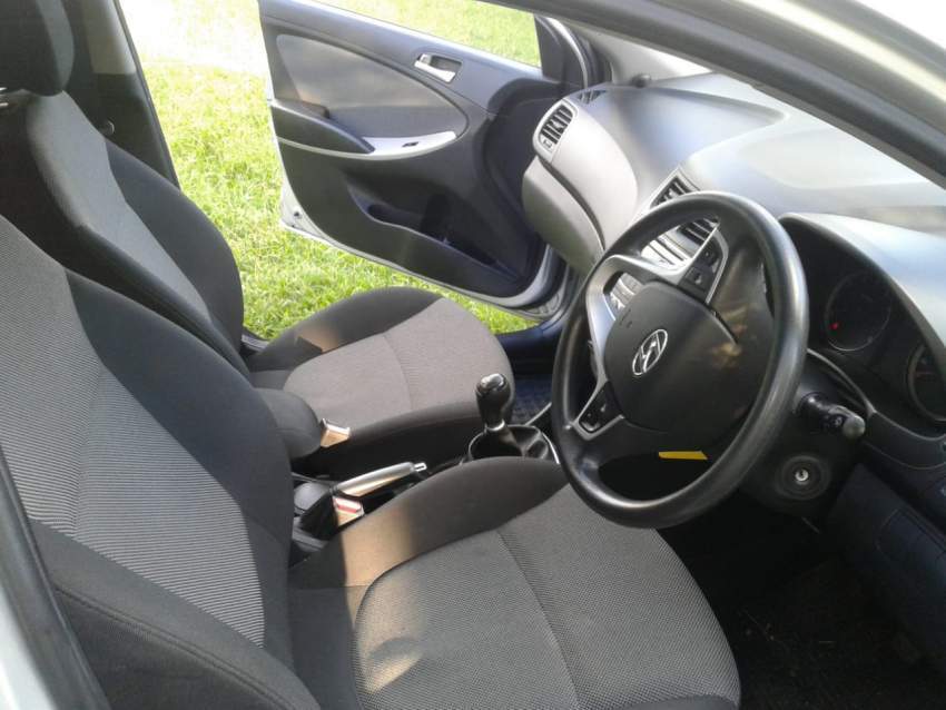 HYUNDAI ACCENT 1.4 L MANUAL - 3 - Family Cars  on Aster Vender