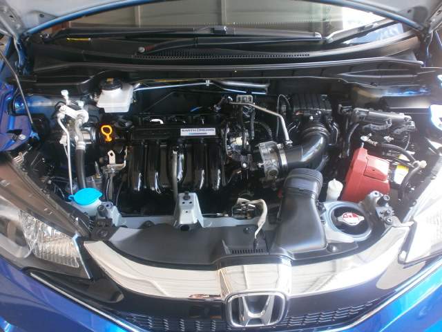 HONDA FIT Hybrid  F  PACKAGE   - 6 - Family Cars  on Aster Vender