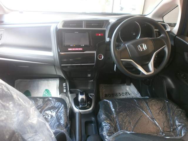 HONDA FIT Hybrid  F  PACKAGE   - 5 - Family Cars  on Aster Vender