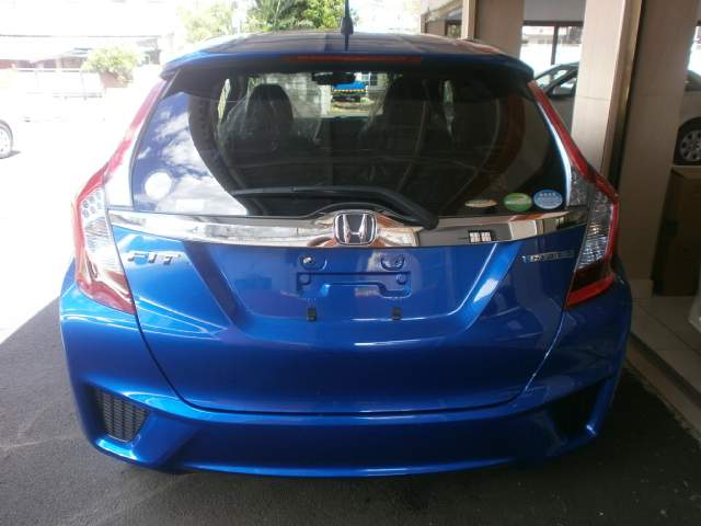 HONDA FIT Hybrid  F  PACKAGE   - 2 - Family Cars  on Aster Vender