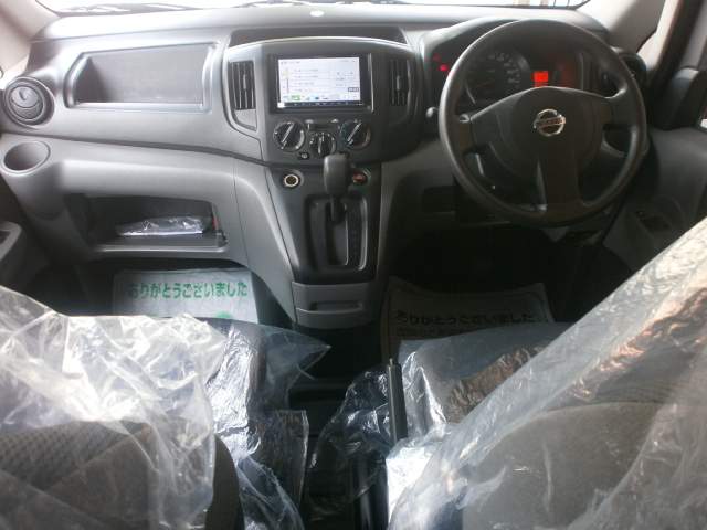 Nissan Nv 200 - 5 - Cargo Van (Delivery Van)  on Aster Vender