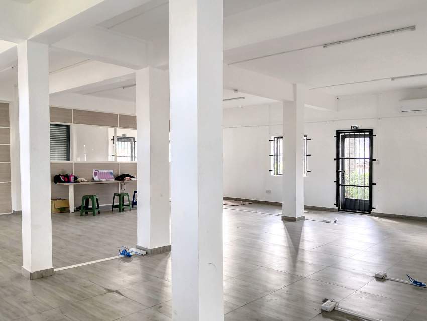 (Ref. MA7-765) Local commercial sur la Route Royale de Pte aux Biches - 2 - Commercial Space  on Aster Vender