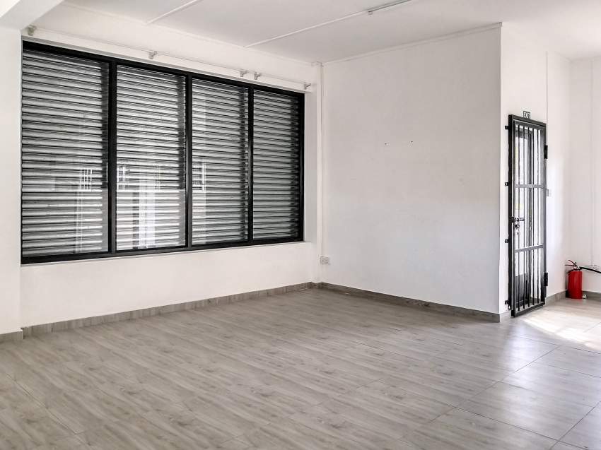 (Ref. MA7-765) Local commercial sur la Route Royale de Pte aux Biches - 4 - Commercial Space  on Aster Vender