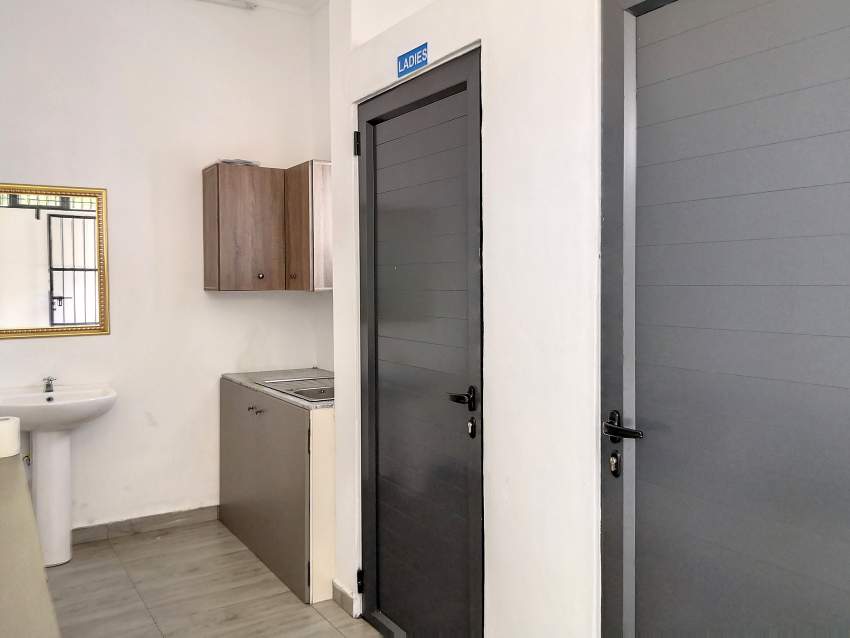 (Ref. MA7-765) Local commercial sur la Route Royale de Pte aux Biches - 3 - Commercial Space  on Aster Vender