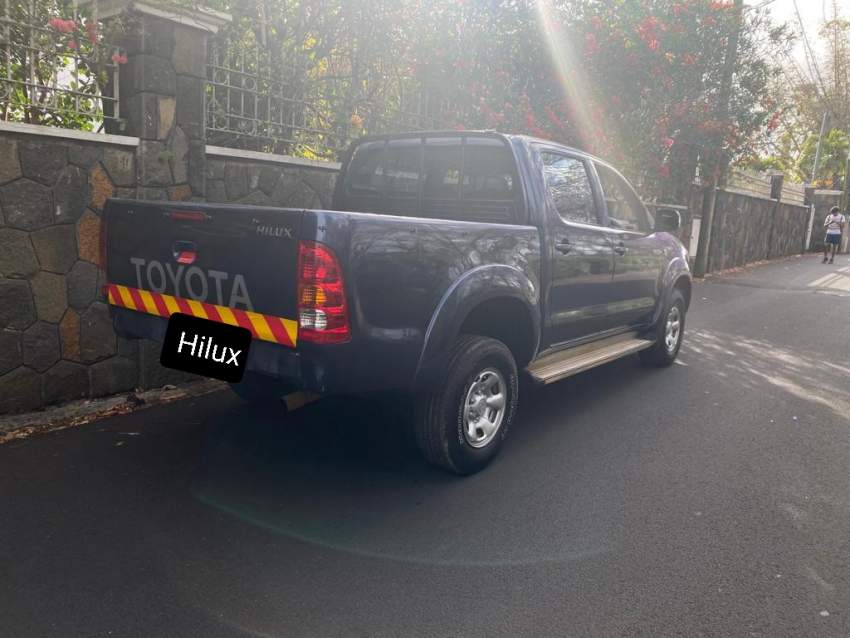 Toyota hilux  - 2 - Pickup trucks (4x4 & 4x2)  on Aster Vender