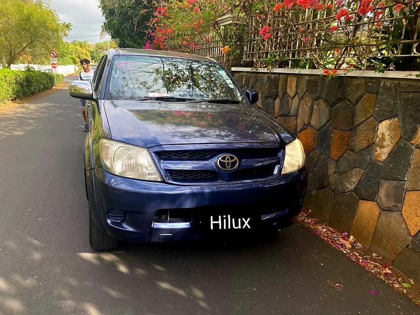 Toyota hilux  - 0 - Pickup trucks (4x4 & 4x2)  on Aster Vender