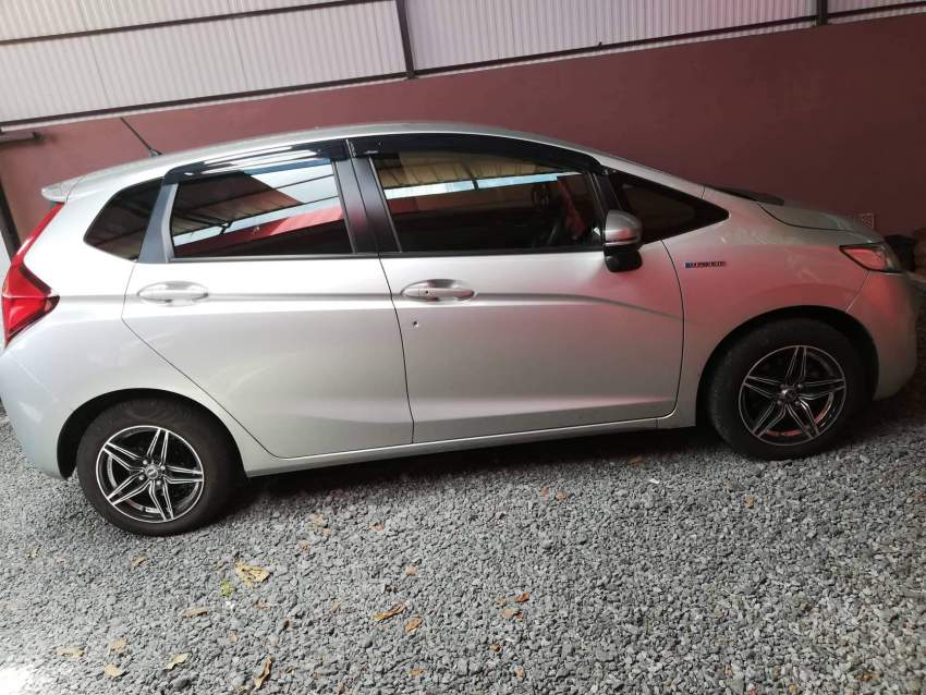 Honda Fit Hybrid  - 3 - Sport Cars  on Aster Vender