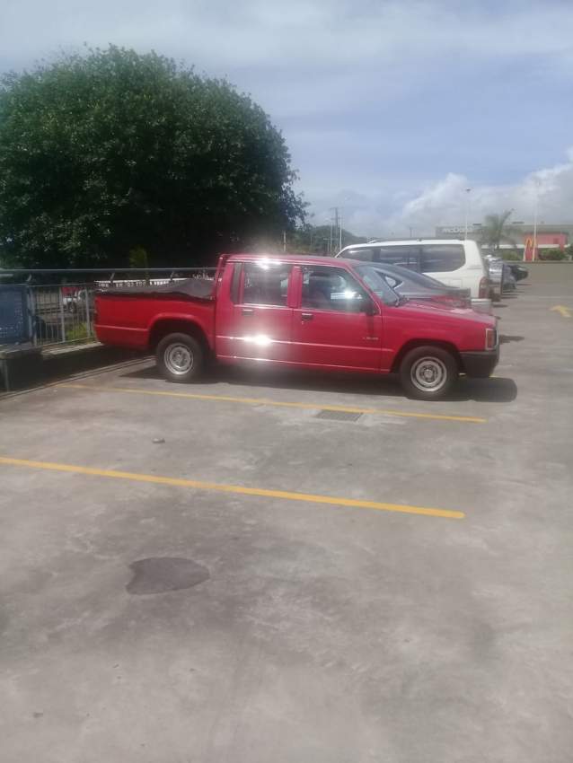 VENDU Mitsubishi 2x4 - 1 - Pickup trucks (4x4 & 4x2)  on Aster Vender
