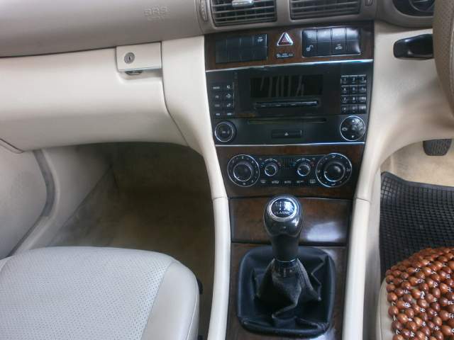 MERCEDES BENZ C 180 KOMPRESSOR  - 7 - Luxury Cars  on Aster Vender