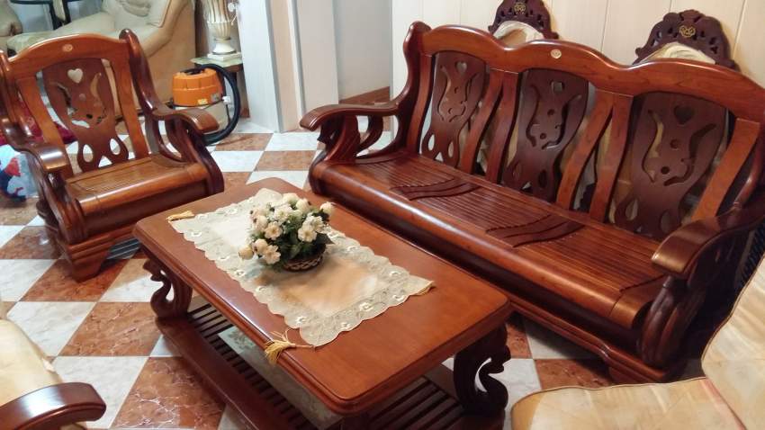 Set sofa 7 places en bois + table basse on Aster Vender