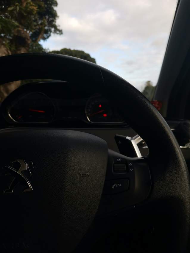 Peugeot 208 - 5 - Family Cars  on Aster Vender