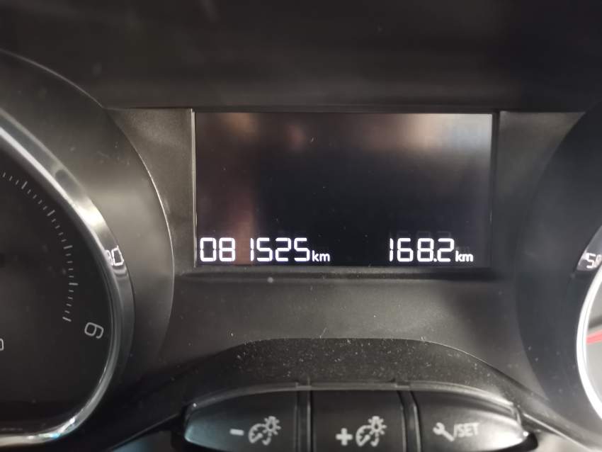 Peugeot 208 - 4 - Family Cars  on Aster Vender