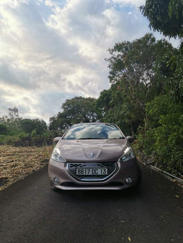 Peugeot 208 - 6 - Family Cars  on Aster Vender