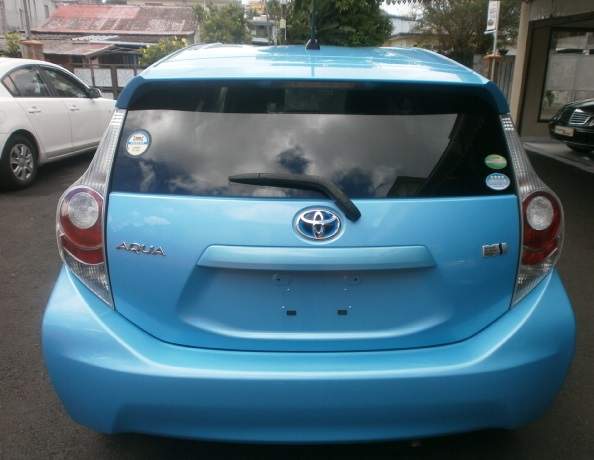 TOYOTA AQUA - 2 - Family Cars  on Aster Vender