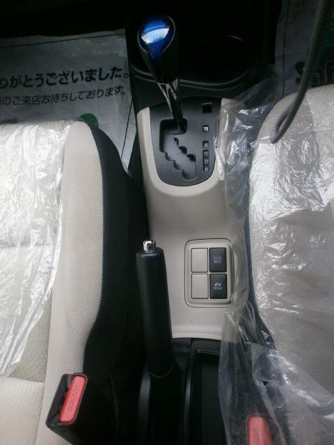 TOYOTA AQUA - 8 - Family Cars  on Aster Vender