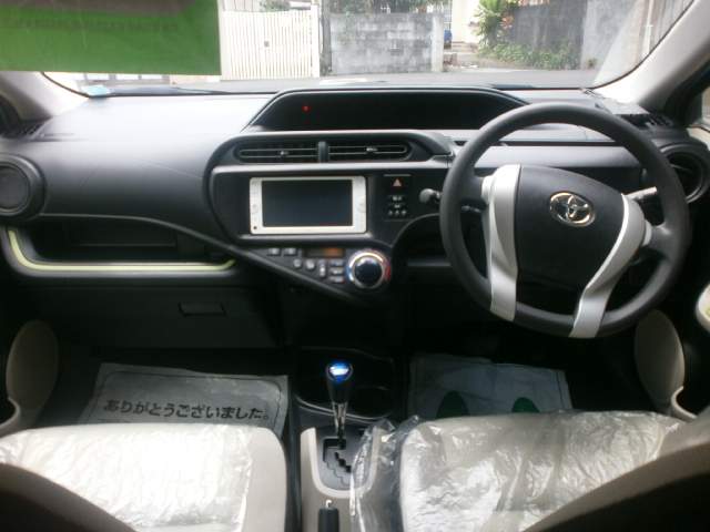 TOYOTA AQUA - 6 - Family Cars  on Aster Vender