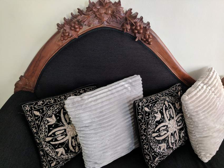 Sofa Teck sculptee - 2 - Sofas couches  on Aster Vender