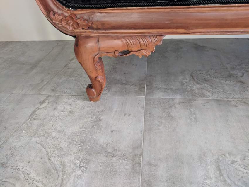 Sofa Teck sculptee - 1 - Sofas couches  on Aster Vender