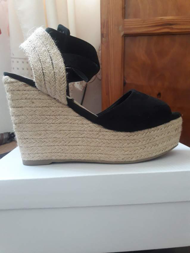 Talon compensée noire taille 38 - 0 - Sandals  on Aster Vender