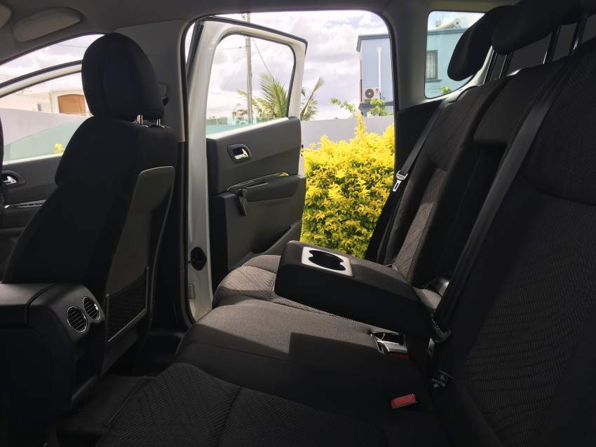 Peugeot 3008 Executive Crossover - 5 - SUV Cars  on Aster Vender