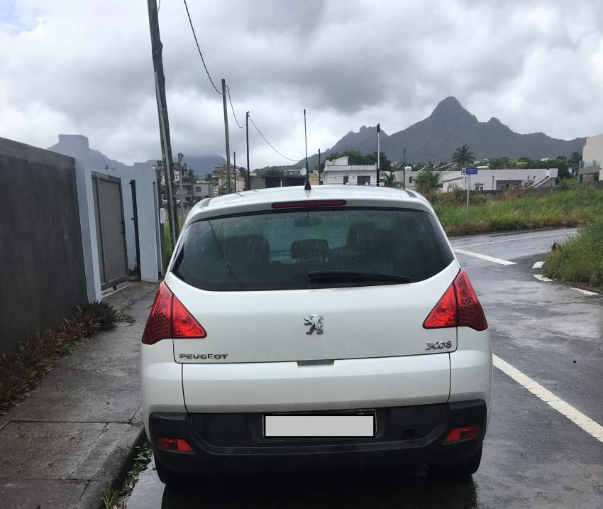 Peugeot 3008 Executive Crossover - 3 - SUV Cars  on Aster Vender