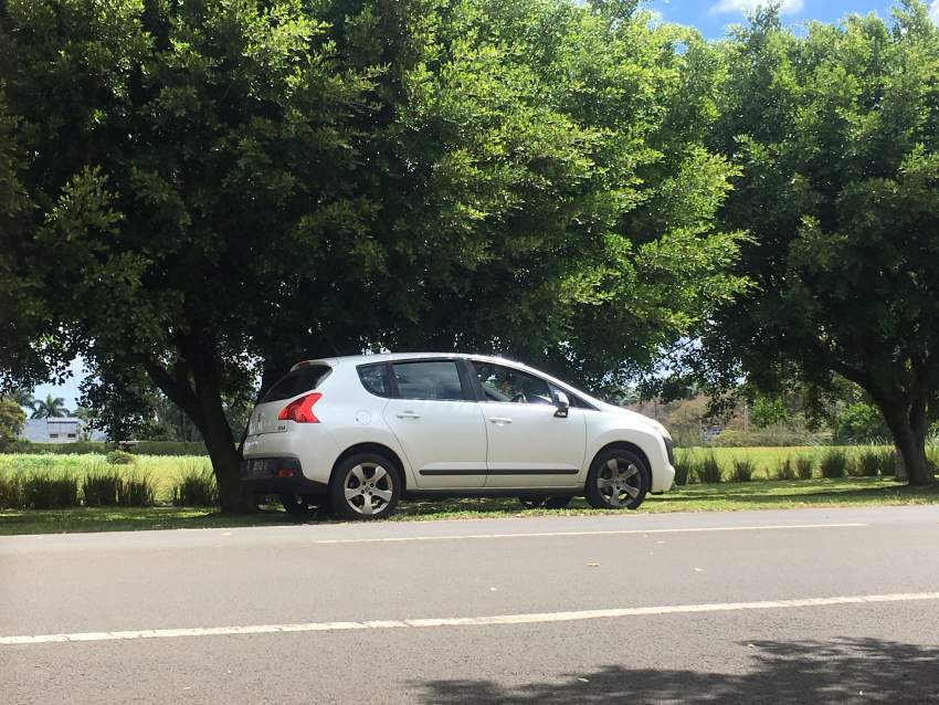 Peugeot 3008 Executive Crossover - 9 - SUV Cars  on Aster Vender