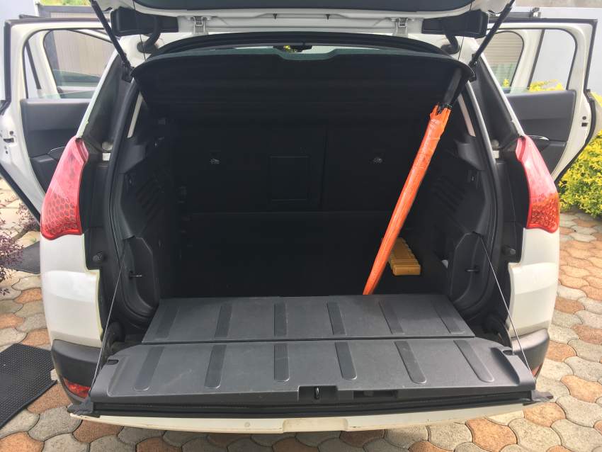 Peugeot 3008 Executive Crossover - 7 - SUV Cars  on Aster Vender