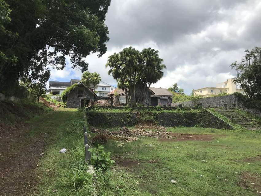 Demi Arpent de Terrain avec Maison Colonial  - 3 - Land  on Aster Vender