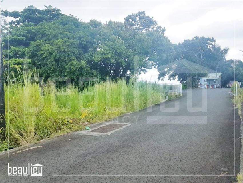 Residential land of 11 perches, Morcellement Constance, Poste de Flacq - 1 - Land  on Aster Vender