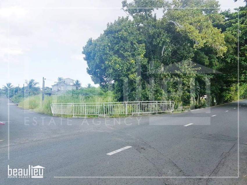 Residential land of 11 perches, Morcellement Constance, Poste de Flacq - 2 - Land  on Aster Vender
