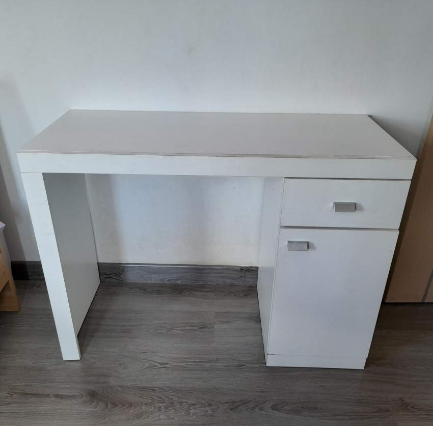 For Sale - 0 - Desks  on Aster Vender