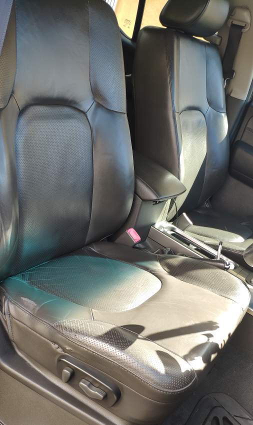 Nissan Navara adventura - 2 - Pickup trucks (4x4 & 4x2)  on Aster Vender