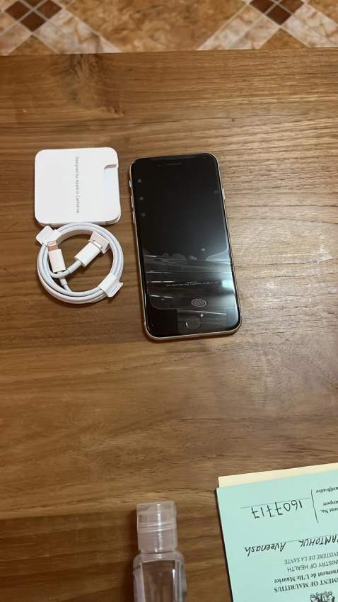 Iphone SE - 1 - iPhones  on Aster Vender
